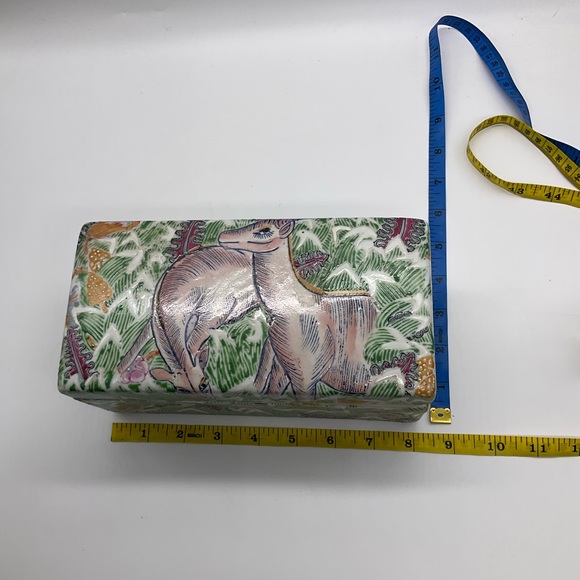 VINTAGE PORCELAIN BOX WITH LID BY CHINA TRADER - Picture 9 of 10